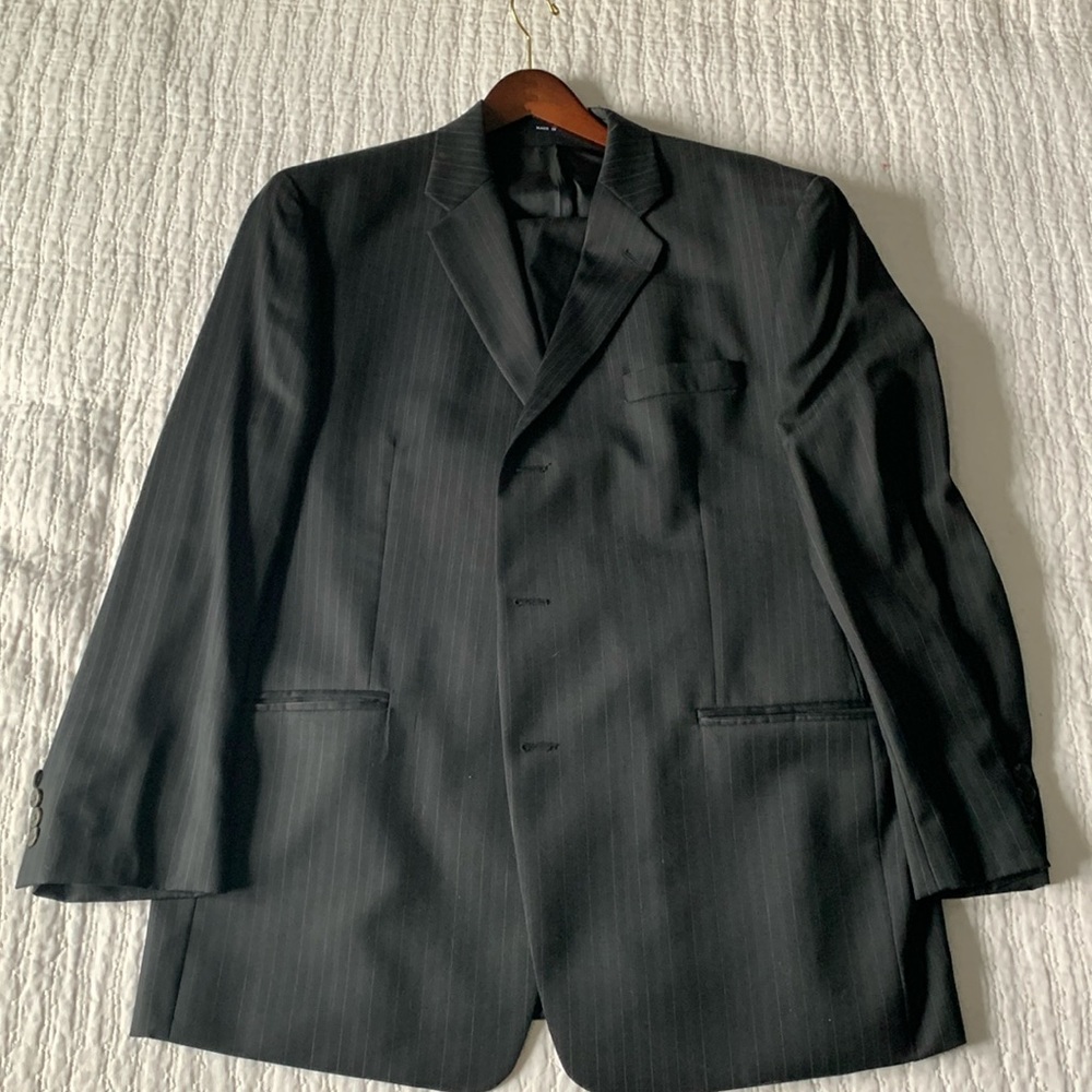 Men’s CHAPS suit. Black with Pinstripes.   Size 46R